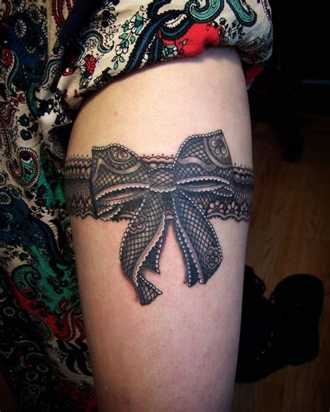 realistic garter tattoo